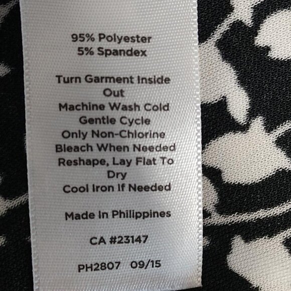 Talbots Black/White Floral Dress - Size Mp-Petite 3/4 sleeves, V Neck - Picture 6 of 7